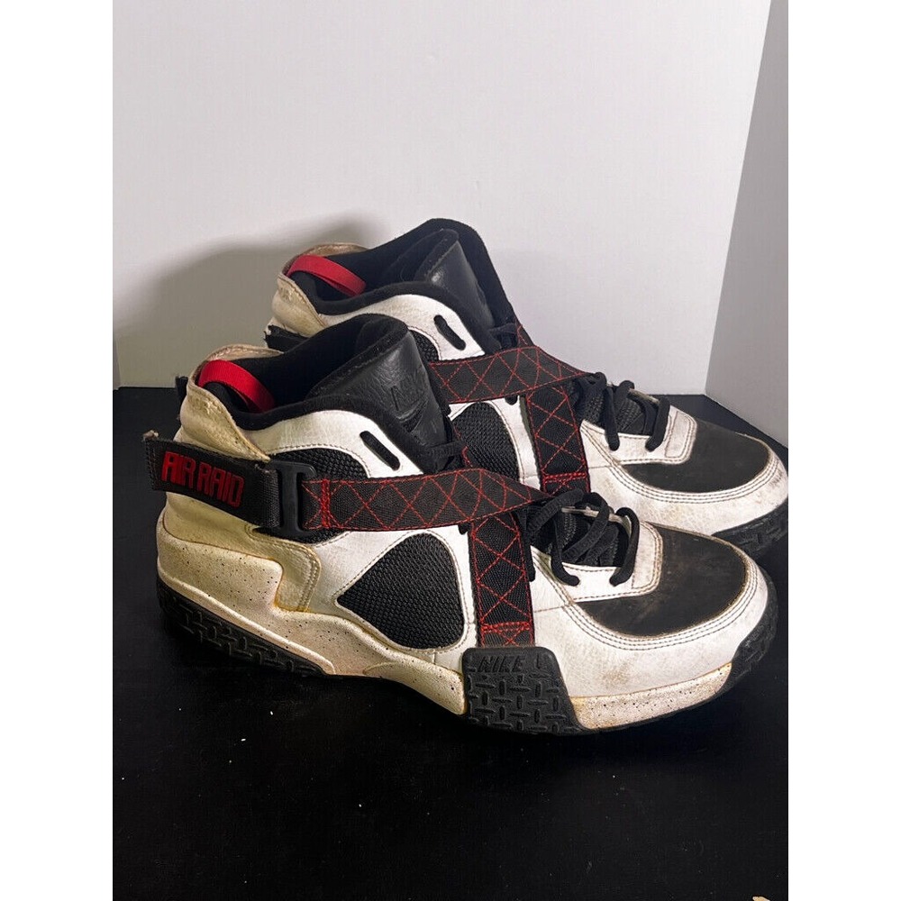 Size 9.5- Nike Air Raid Black/University Red/White‎ DD8559-100